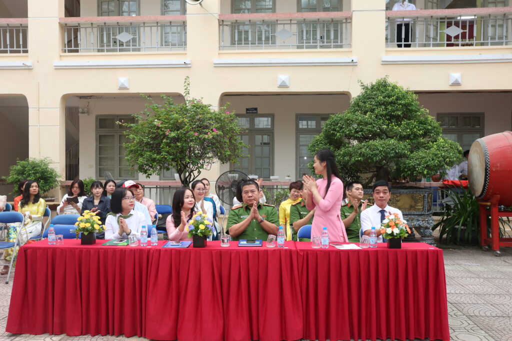 Trường THPT Ngô Thì Nhậm, Hà Nội